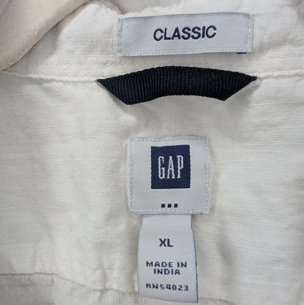 GAP Men’s Classic White Button-Down Shirt | Size‎ XL | 100% Cotton - Picture 2 of 6